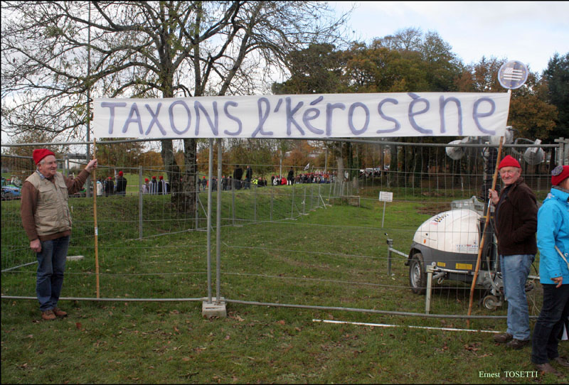 bonnets rouges, nddl, taxons le kérosène, taxons l'kérosène, kérosène, kerosene, moroplogo, carhaix